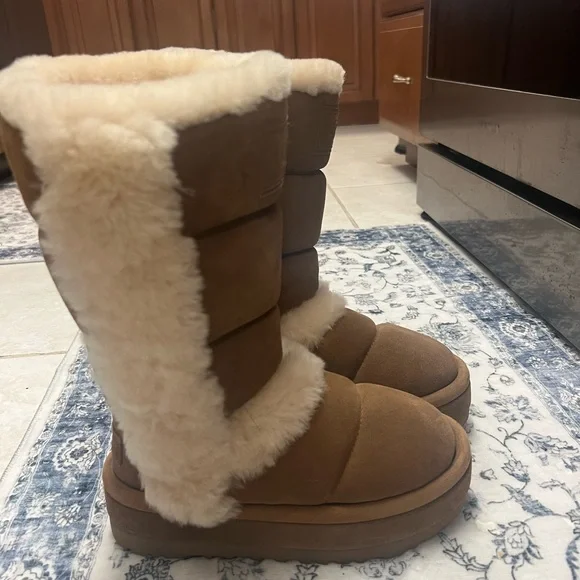 UGG Chestnut Shearling Boots - Picture 2 of 3